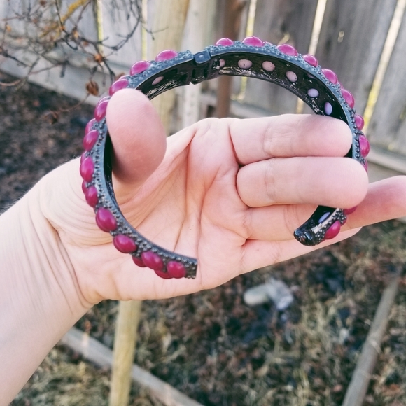 Vintage Magenta Cabachon Clamp Bracelet - Picture 9 of 9